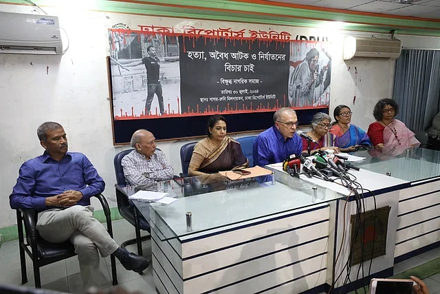 On behalf of irate civil society, Transparency International Bangladesh (TIB) executive director Iftekharuzzaman is speaking at a press conference at the Dhaka Reporters Unity on Tuesday.